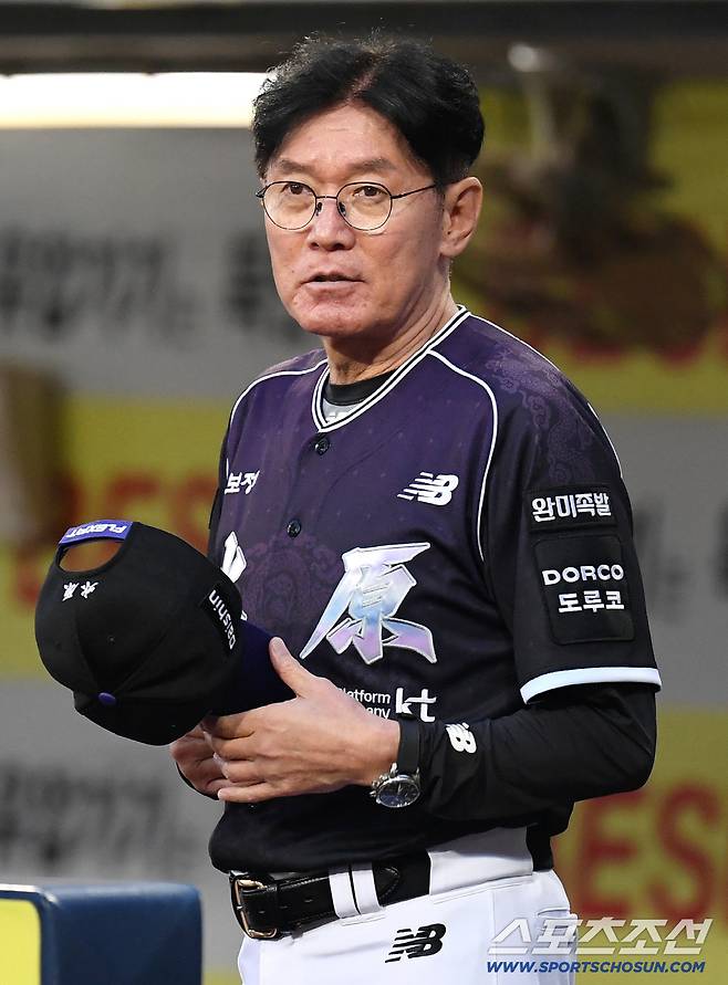 9일 대구 삼성라이온즈파크에서 열린 삼성과 KT의 경기. 경기를 준비하고 있는 KT 이강철 감독. 대구=송정헌 기자songs@sportschosun.com/2026.09.09/