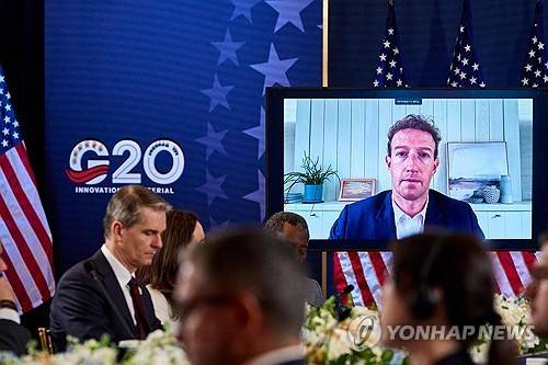 G20 혁신 담당 장관회의서 화상으로 연설하는 저커버그 [AFP=연합뉴스 자료사진. DB 및 재판매 금지]