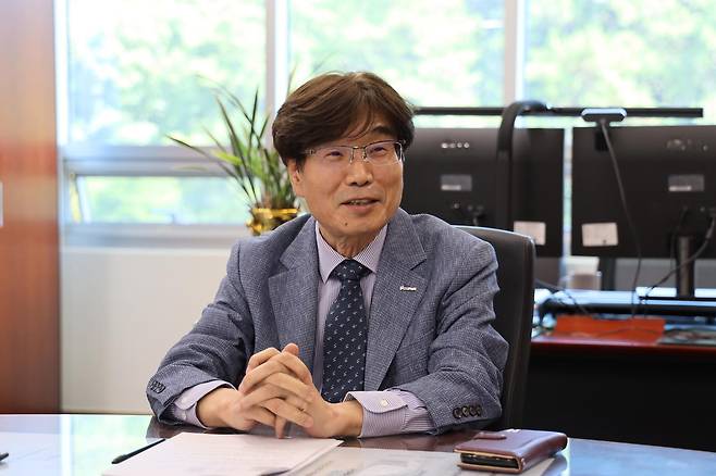 송삼종 국립부산과학관장은 10일 부산 기장군 과학관 집무실에서 가진 인터뷰에서 “동남권이 혁신과 성장을 이끄는 거점 국립과학관으로 도약하겠다”고 강조했다. 국립부산과학관 제공