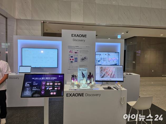 14일 서울 강서구 LG사이언스파크에서 열린 'LG AI 토크콘서트 2026' 행사장에서 소개된 엑사원 디스커버리. [사진=황세웅 기자]