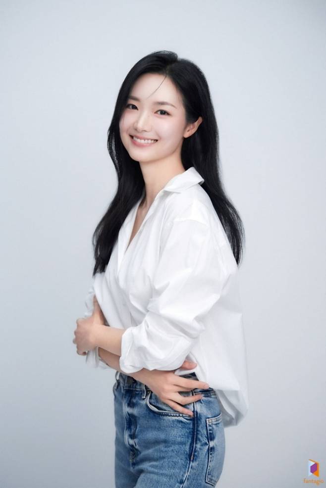 김시현이 새 프로필 사진을 공개했다. / 사진제공=판타지오