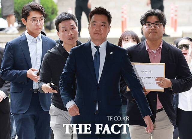 김세의 추징보전 관련 법원 출석 장면