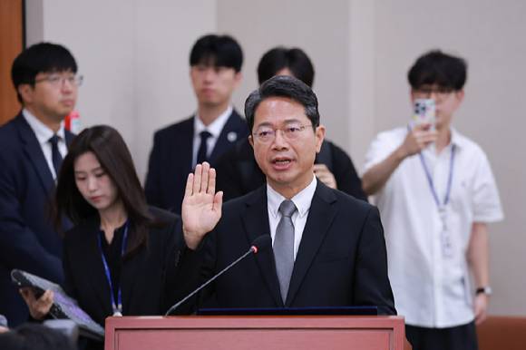 김승원 법무부 장관 후보자가 15일 국회에서 열린 인사청문회에서 선서하고 있다. 2026.9.15 [사진=연합뉴스]