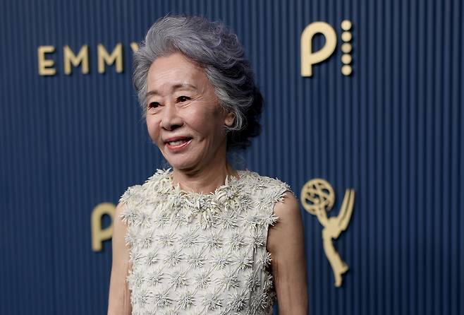 성난 사람들2 에미상 시상식 윤여정