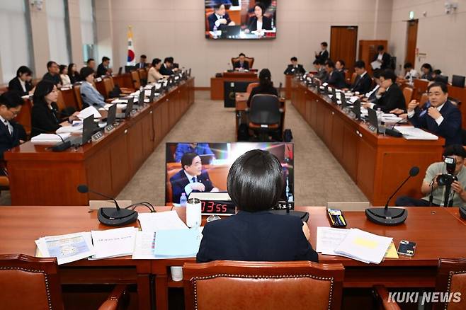 15일 서울 여의도 국회에서 이소영 중소기업벤처부 장관 후보자 인사청문회가 진행되고 있다.