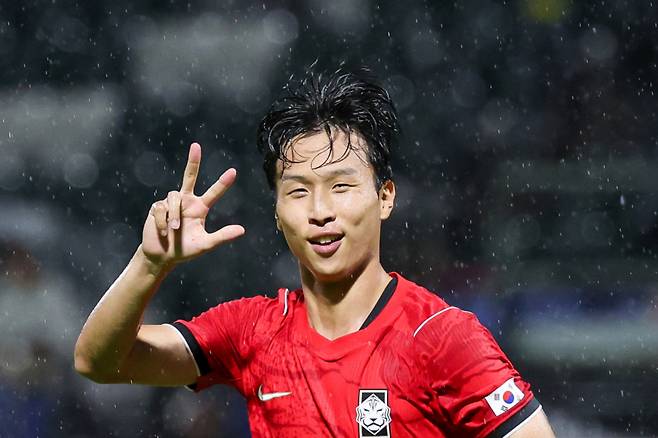 15일 오후 일본 나고야 미즈호 파크 럭비 필드에서 열린 2026 아이치·나고야 아시안게임 남자축구 D조 예선 대한민국과 카타르의 경기에서 해트트릭을 기록한 엄지성이 세리머니를 하고 있다. /사진=뉴스1