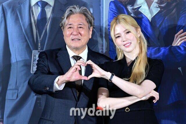 배우 최민식(왼쪽), 한소희 / 마이데일리
