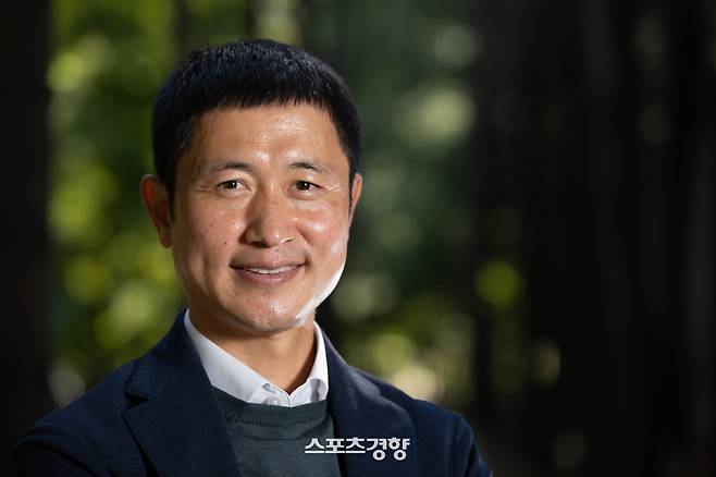 KBS 해설 위원을 맡은 이영표. 경향신문 자료사진