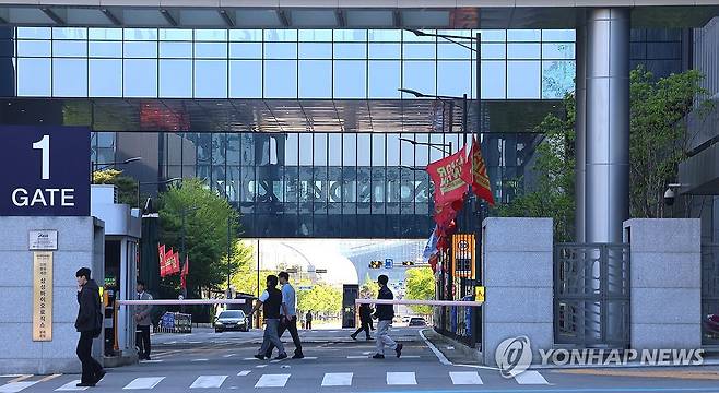 지난 5월 전면 파업 당시의 삼성바이오로직스 [연합뉴스 자료 사진]