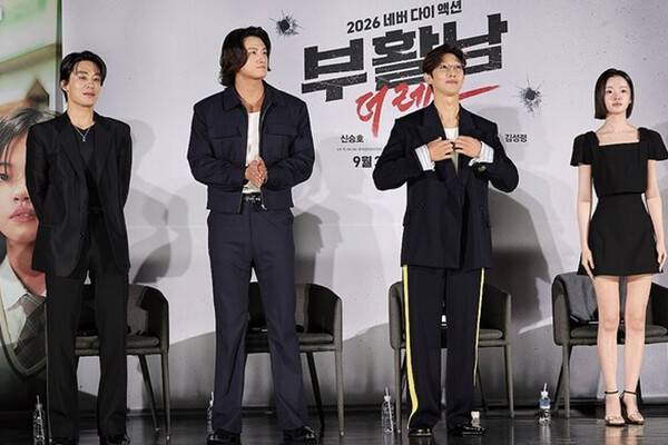 배우 구교환(왼쪽부터), 신승호, 강기영, 김시아가 26일 서울 광진구 롯데시네마 건대입구점에서 열린 영화 '부활남 더 레드' 제작보고회에 참석하고 있다. 연합뉴스