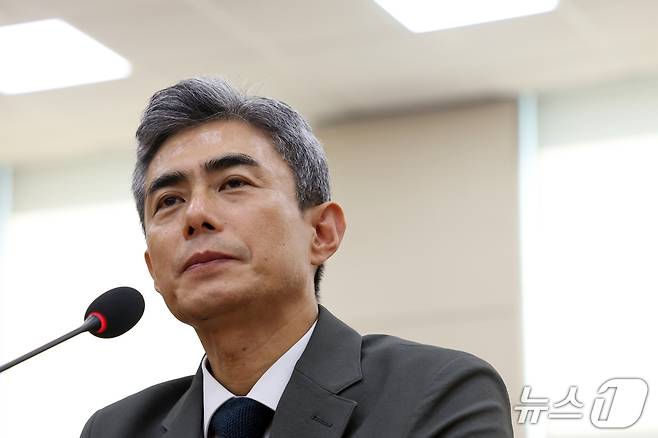 강신철 국방부 장관 후보자가 16일 서울 여의도 국회 국방위원회에서 열린 인사청문회에서 생각에 잠겨 있다. 2026.9.16 ⓒ 뉴스1 황기선 기자