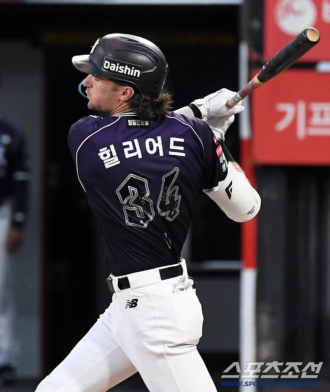 8일 수원KT위즈파크에서 열린 KT와 SSG의 경기. KT 힐리어드가 타격을 하고 있다. 수원=박재만 기자 pjm@sportschosun.com/2026.09.08/