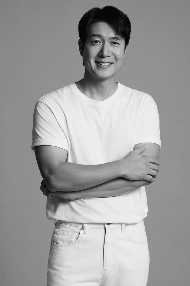 조현재, 새 프로필 공개… 여유로운 카리스마 (제공: 순이엔티)