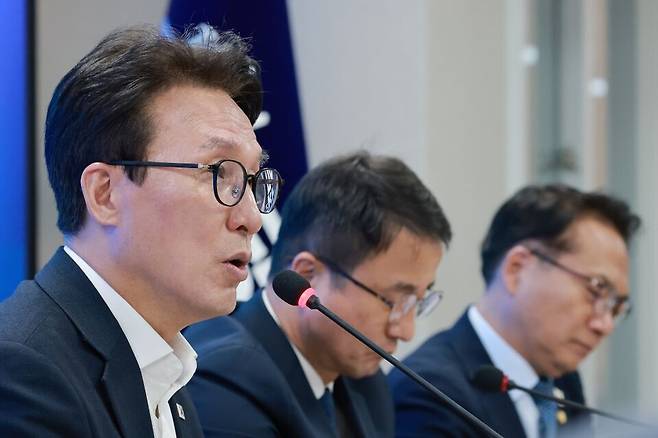 김민석 더불어민주당 대표가 15일 서울 영등포구 여의도 민주당 중앙당사에서 열린 제1차 시·도당위원장 연석회의에 참석해 인사말하고 있다. ⓒ연합뉴스