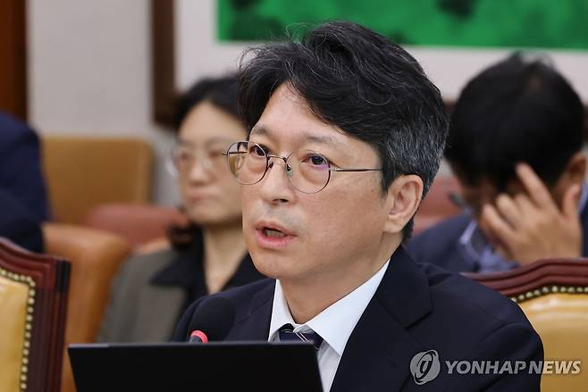 인사청문회, 질의에 답하는 홍지선 국토교통부 장관 후보자 (서울=연합뉴스) 이동해 기자 = 홍지선 국토교통부 장관 후보자가 16일 국회에서 열린 인사청문회에서 위원 질의에 답하고 있다. 2026.9.16 eastsea@yna.co.kr