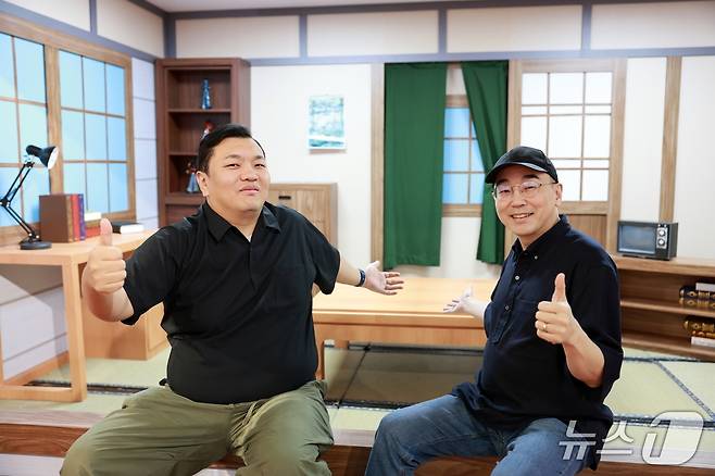 김용하 넥슨게임즈 IO본부장(오른쪽)과 차민서 RX스튜디오 PD(넥슨 제공)/뉴스1