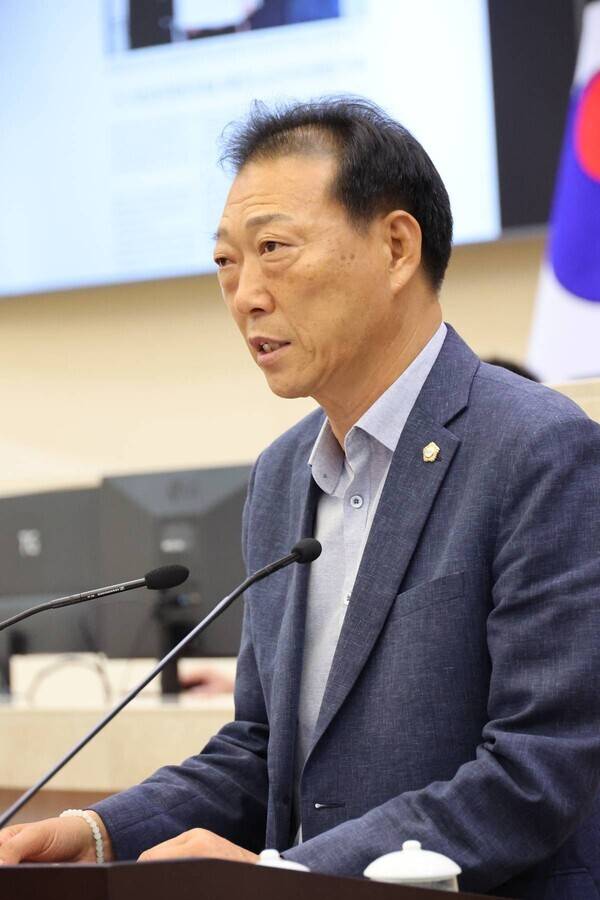 포항시의회 김영헌 의원(예산결산특별위원장)이 16일 5분자유발언을 하고 있다. 포항시의회 제공
