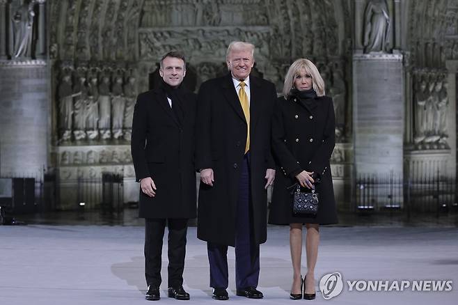 2024년 12월 파리 노트르담 대성당 재개관식에 참석한 트럼프. [AP=연합뉴스 자료사진. 재판매 및 DB 금지]