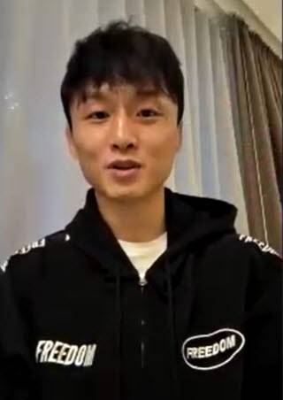 경기를 앞두고 온라인 화상 인터뷰에 참여한 '코리안 슈퍼보이' 최두호. 사진=화상 인터뷰 캡처