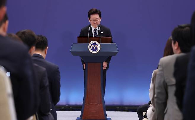 이재명 기자회견 절제된 분위기