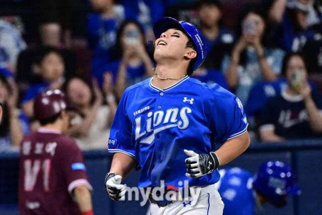 26일 서울 고척스카이돔에서 열린 '2026 신한 SOL KBO리그' 삼성 라이온즈와 키움 히어로즈 경기. 삼성 김영웅이 5회초 무사 만루에 홈런을 친 후 주루하고 있다./마이데일리