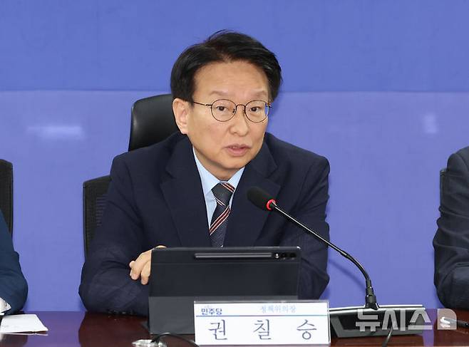 [서울=뉴시스] 김근수 기자 = 권칠승 더불어민주당 정책위 의장이 15일 오전 서울 여의도 국회 의원관에서 열린 더불어민주당-국민의힘 정책위, 민생정책 연석회의에서 발언하고 있다. 2026.09.15. ks@newsis.com