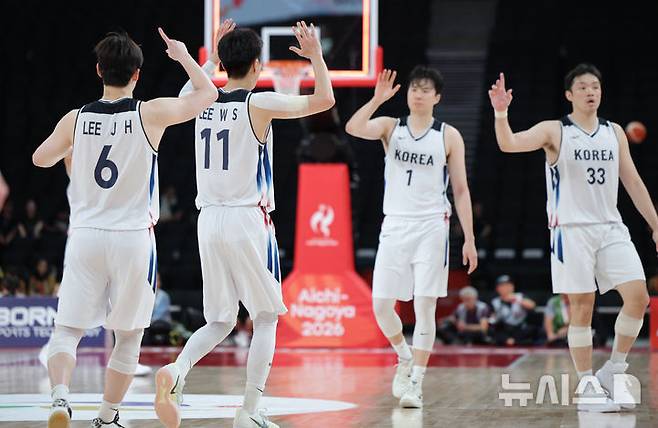 아시안게임 농구 준결승 2쿼터 한국 선수들
