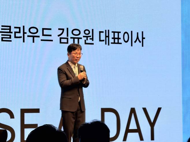 김유원 네이버클라우드 대표 김유원 네이버클라우드 대표가 18일 서울 신라호텔에서 열린 '디펜스 AI 데이' 세미나에서 발언하고 있다. [촬영 권하영]