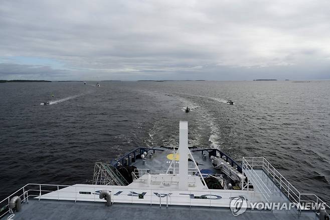 17일(현지시간) 핀란드 당국 주도로 발트에서 실시된 해저 기반기설 보호 훈련 [AFP 연합뉴스. 재판매 및 DB 금지]