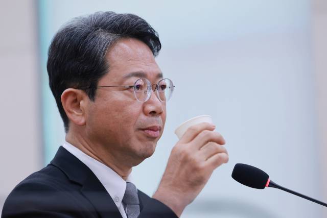 ▲김승원 법무부 장관 후보자가 15일 국회 법제사법위원회에서 열린 인사청문회에서 물을 마시고 있다. ⓒ연합뉴스