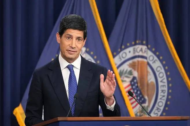 케빈 워시 미국 연방준비제도(Fed·연준) 의장이 지난 16일(현지 시간) 연방공개시장위원회(FOMC) 정례회의 직후 워싱턴DC 청사에서 기자회견을 하고 있다. AP연합뉴스