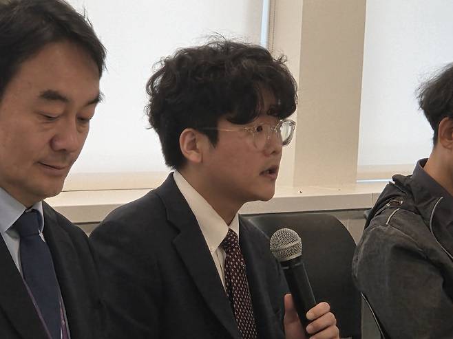 미국 정치 컨설팅 기업인 D&A어드바이저리의 장성관 미국전략실장이 지난 14일(현지 시간) 뉴욕총영사관에서 연 특파원 간담회에서 미 중간선거 판세에 대해 설명하고 있다. 뉴욕=윤경환 특파원