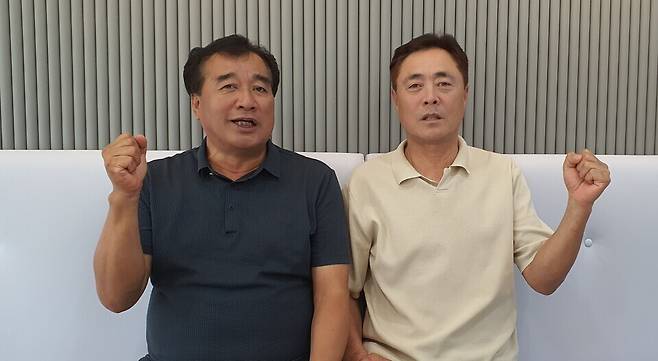 마장면 화장장 건립 및 소각장 증설 대책위원회 김성구(사진 왼쪽)·지경철 공동위원장. /홍성용 기자 syh224@incheonilbo.com