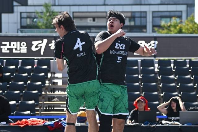 이날의 영웅은 김준성이었다. 그는 연장 시작과 함께 왼쪽 45도 지역에서 위닝 2점포 성공, 홍천을 승리로 이끌었다. 사진=KXO 제공