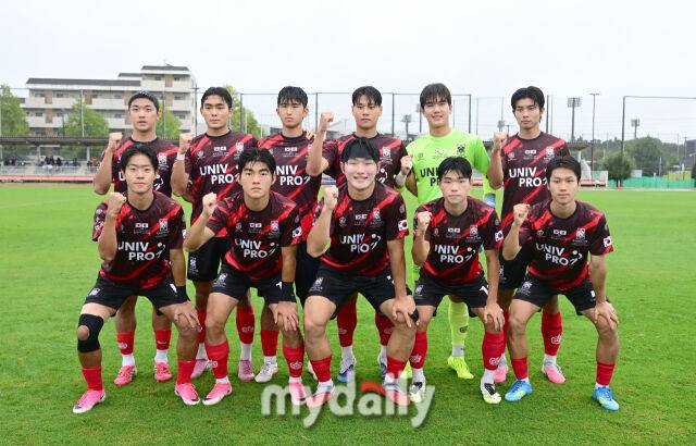 2026년 9월 20일 오후 일본 이바라키현 류가사키시 A메카테크 필드 류가사키에서 '제1회 한·일 대학축구 교류전', 대한민국 UNIV PRO와 일본 U-20 관동대학선발팀의 경기가 열렸다.한국 선수들이 승리를 다짐하고 있다./류가사키(일본)=유진형 기자