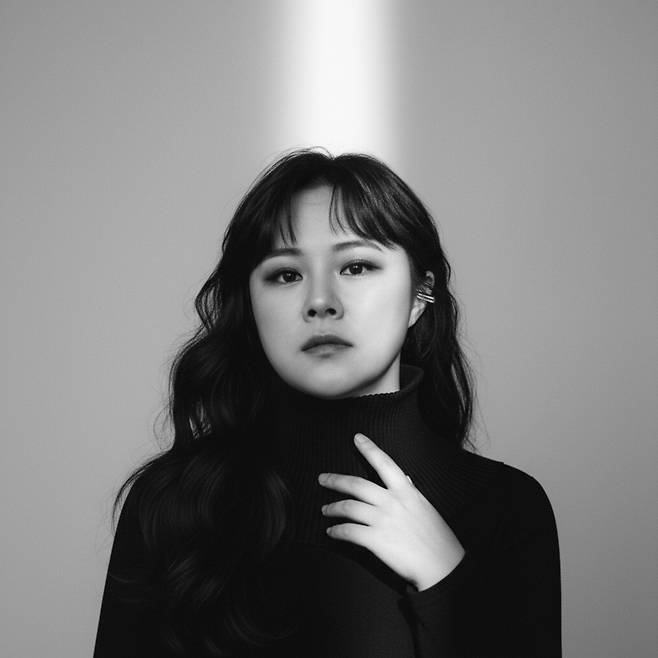국내 최초로 56음 개량양금 작품집을 펴낸 양금 연주자 윤은화