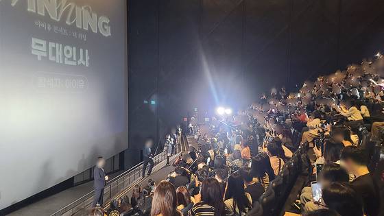 아이유 무대인사 풍경. CGV 제공.