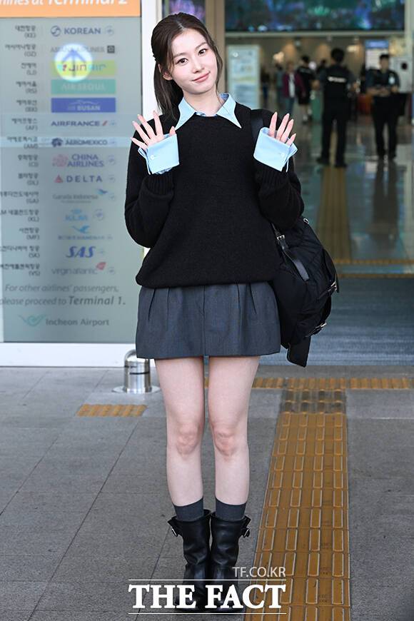 Sana of the group TWICE poses for reporters and fans ahead of her departure to Milan, Italy, after arriving at Incheon International Airport on the morning of the 21st to attend the PRADA 2027 S/S Womens Fashion Show.Photo & Video Planning Department