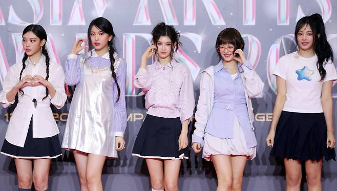 그룹 뉴진스가 2024년 12월 태국 방콕에서 진행된 '제 9회 아시아 아티스트 어워즈' 레드카펫 행사에 참석해 포즈를 취하고 있다. 2024.12.27 /사진=스타뉴스