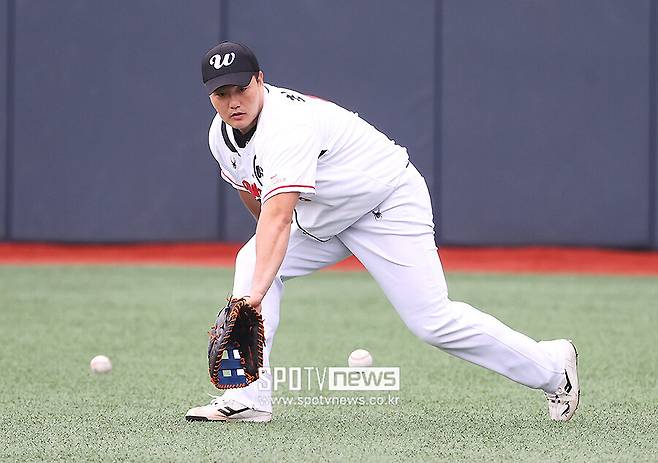 ▲ 올해 울산 웨일즈 소속으로 KBO 퓨처스리그에 출전한 최지만이 21일 열린 2027 KBO 신인드래프트에서 2라운드 15순위로 KT 위즈의 지명을 받았다. 1라운드 지명이 예상되기도 했지만 2라운드까지 밀린 끝에 마법사 군단에 합류하게 됐다. ⓒ곽혜미 기자