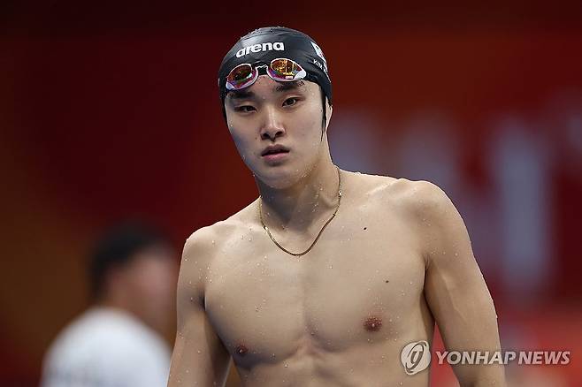 김우민 ‘출격 준비 완료’ (도쿄=연합뉴스) 윤동진 기자 = 2026 아이치·나고야 아시안게임 경영 종목 경기를 하루 앞둔 19일 도쿄 아쿠아틱스 센터에서 한국 수영 김우민이 훈련을 위해 이동하고 있다. 2026.9.19 mon@yna.co.kr