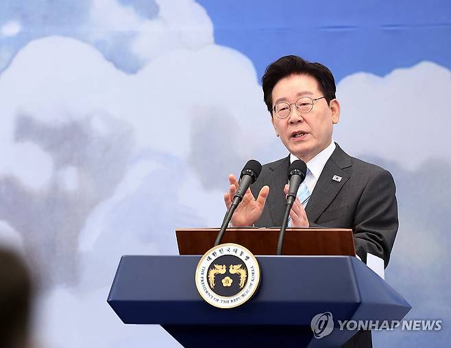 이재명 대통령 (서울=연합뉴스) 한상균 기자 = 이재명 대통령이 19일 청와대에서 열린 청년의 날 기념식에서 기념사를 하고 있다. 2026.9.19 xyz@yna.co.kr