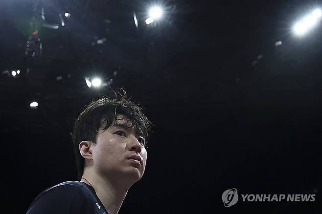 이현중 ‘더 높은 곳을 향해’ (나고야=연합뉴스) 윤동진 기자 = 16일 일본 나고야 아이치 인터내셔널 아레나에서 열린 2026 아이치·나고야 아시안게임 남자 농구 대한민국 대 요르단 8강전. 대한민국이 118대 80으로 승리한 후 이현중이 경기장을 나서고 있다. 2026.9.16 mon@yna.co.kr