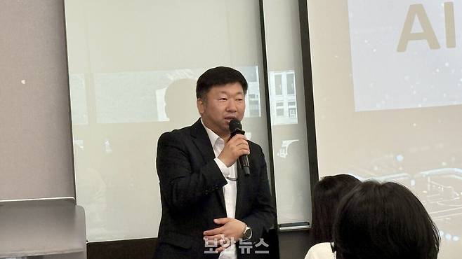 ▲김은성 KISA 위협대응정책팀장 '한국형 독자 보안특화 파운데이션 모델'을 설명하고 있다. [출처: 보안뉴스]