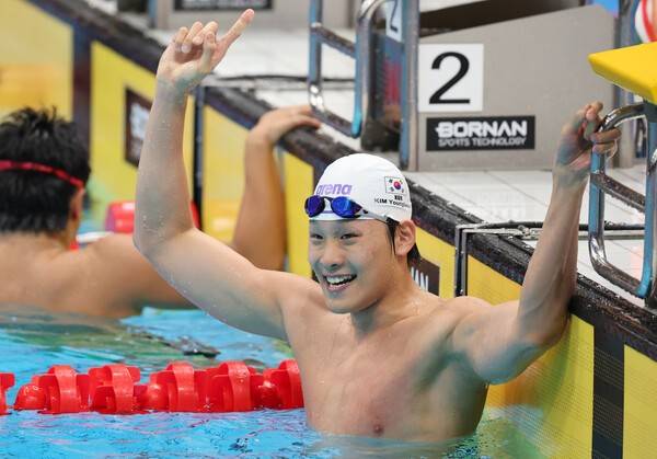21일 일본 도쿄 아쿠아틱스센터에서 열린 2026 아이치·나고야 아시안게임 남자 자유형 50m 결선에서 김영범(20)이 하루 만에 메달 색을 바꿨다. 자유형 100m에서 0.04초 차로 놓친 금메달을 50m에서 따냈다. /사진=뉴시스