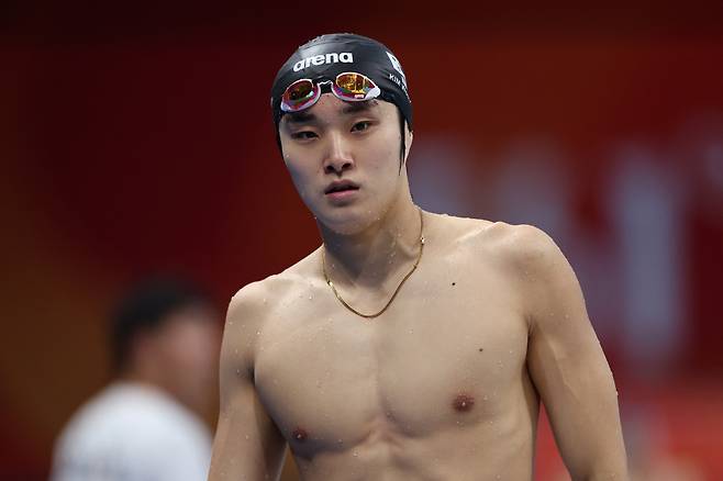2026 아이치·나고야 아시안게임 경영에 참가하는 김우민이 19일 도쿄 아쿠아틱스 센터에서 훈련을 위해 이동하는 모습. 연합뉴스