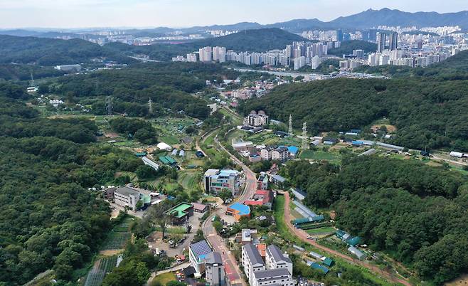21일 정부가 신규 공공주택지구로 지정한 경기 의왕시 왕곡동 일대 모습. [뉴시스]
