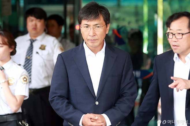안희정 전 충남지사의 성폭력 피해자인 김지은씨가 충청남도에 자신을 상대로 한 소송비용 추심을 포기해달라고 공식 요청했다. 안 전 지사의 성폭력과 관련해 충남도의 국가배상책임이 인정된 만큼 피해자에게 소송비용을 부담시키는 것은 부당하다는 취지다. 사진은 안희정 전 충남지사. /사진=머니투데이 사진 DB