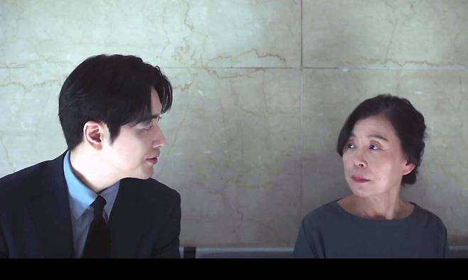 ** 로또 1등 당첨, 13억의 진짜 가치는? 드라마 '로또 1등도 출근합니다' 심층 분석!
**