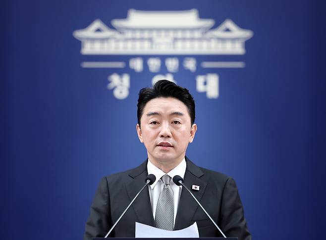 강훈식 비서실장이 8월30일 청와대 춘추관에서 2차 개각 관련 브리핑을 하고 있다. ⓒ연합뉴스